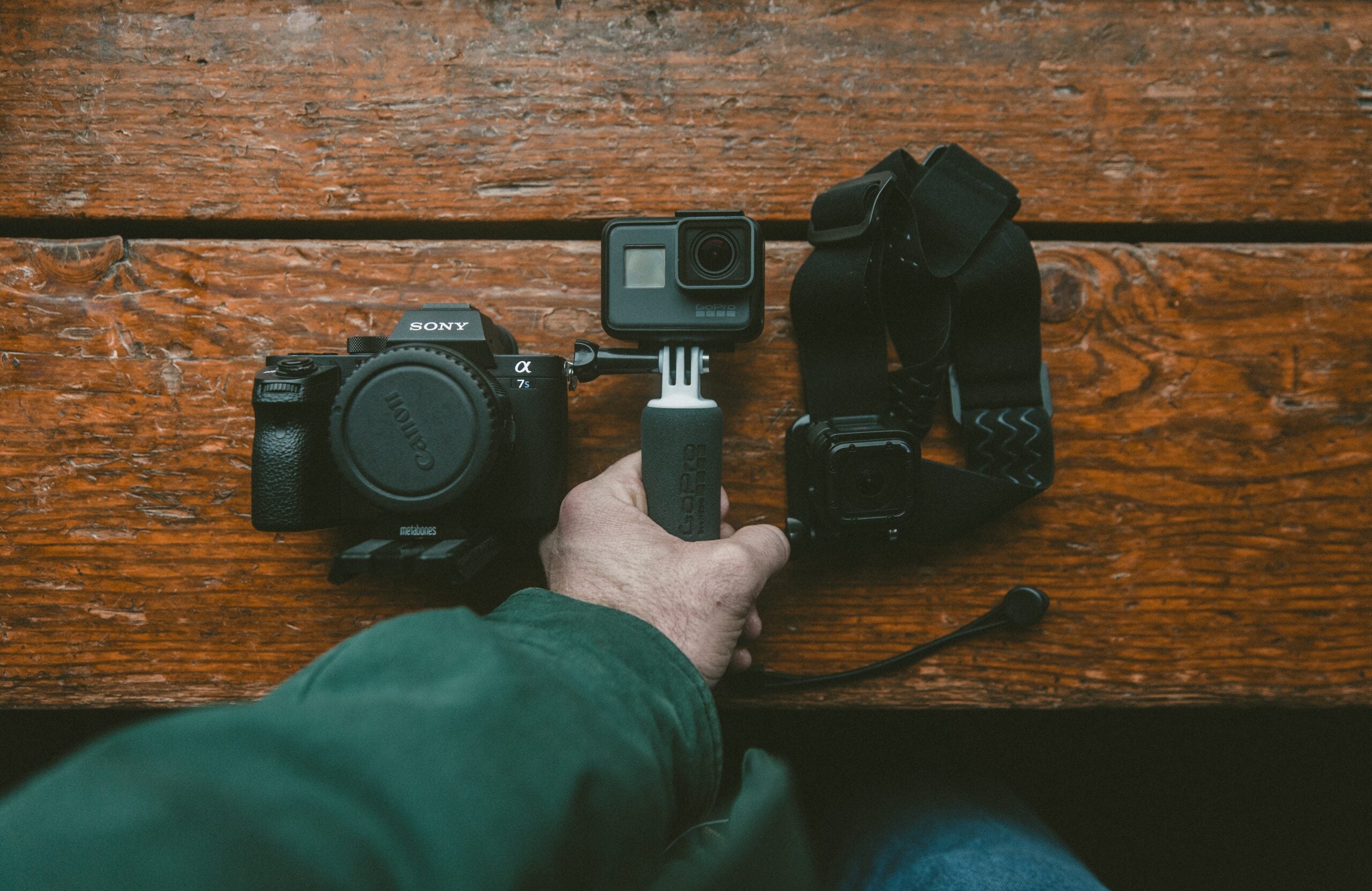 Beginner videography equipment sd cards dslr camera tips essentials for filming