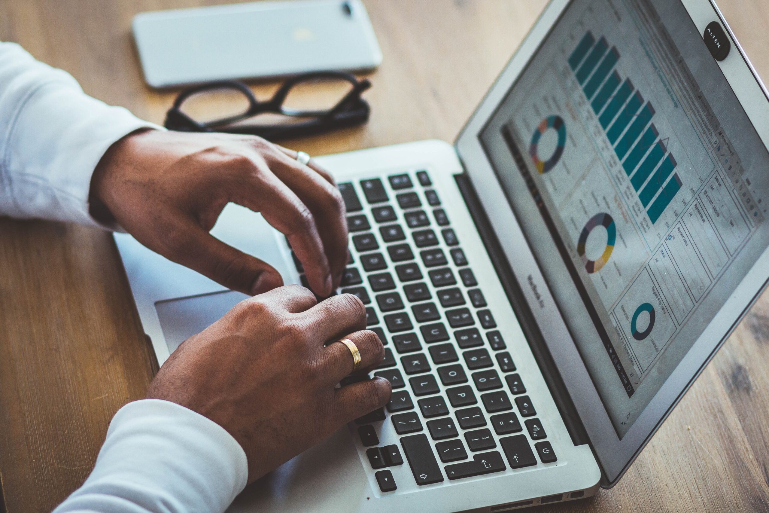 metrics to track and analyze social media content creation blog website content creators